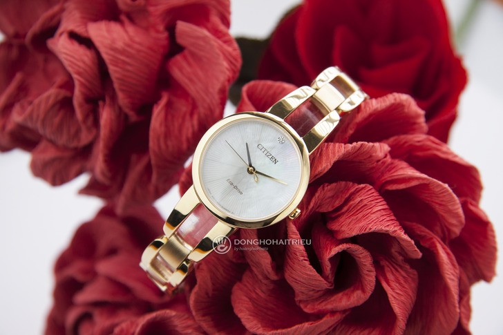 Đồng hồ Citizen EM0432-80Y: Thiết kế với dây đeo lạ mắt - Ảnh 6
