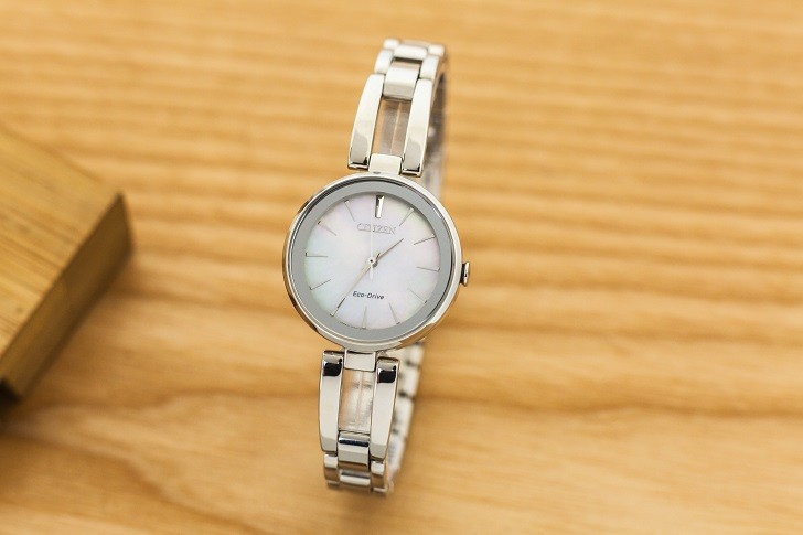 Đồng hồ ánh sáng Citizen EM0631-83D khảm xà cừ độc đáo - Ảnh 4