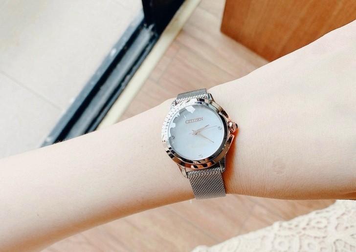 Đồng hồ Citizen EM0796-59Y: Sang trọng với vẻ đẹp kim cương - Ảnh 1