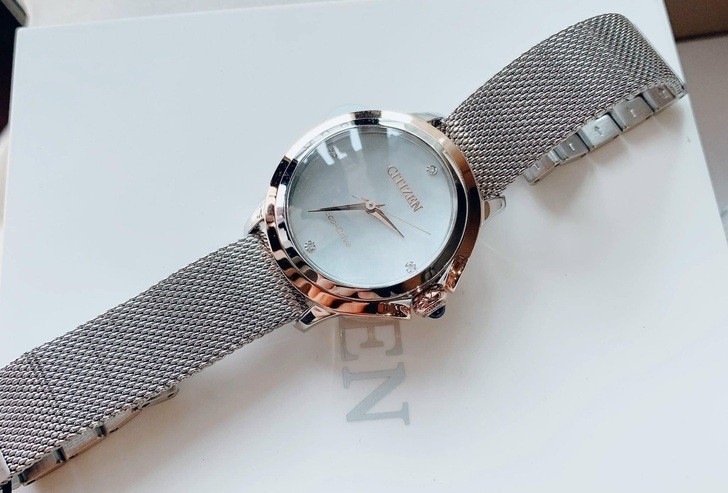 Đồng hồ Citizen EM0796-59Y: Sang trọng với vẻ đẹp kim cương - Ảnh 3