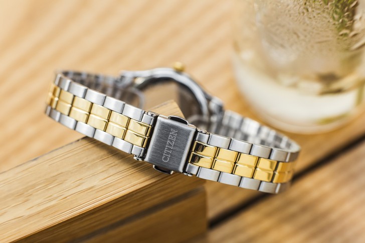 Citizen EU6044-51E đính 12 viên pha lê, dây demi sang trọng - Ảnh 4