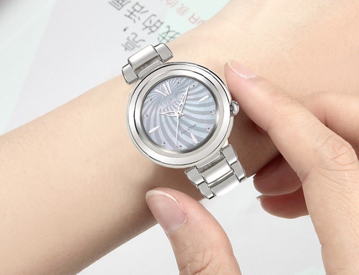 Đồng hồ Eco-Drive Citizen EM0331-52D năng lượng ánh sáng - Ảnh 2