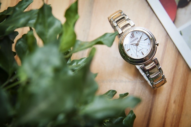 Đồng hồ nữ Citizen EM0335-51D nạp năng lượng bằng ánh sáng - Ảnh: 1