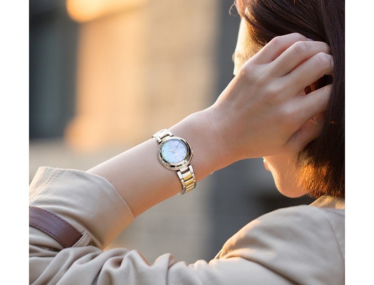 Đồng hồ nữ Citizen EM0335-51D nạp năng lượng bằng ánh sáng - Ảnh: 2
