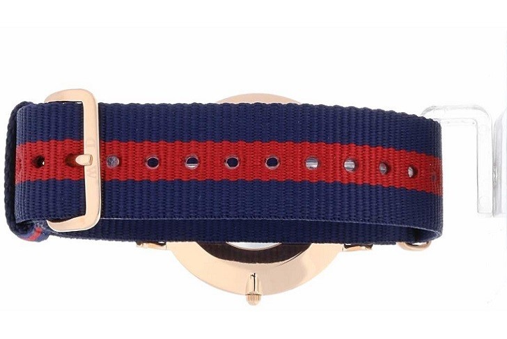 Đồng hồ Daniel Wellington DW00100001 dây vải trẻ trung - Ảnh 3