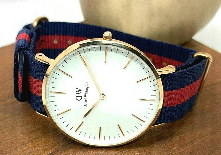 Đồng hồ Daniel Wellington DW00100001 dây vải trẻ trung - Ảnh 4