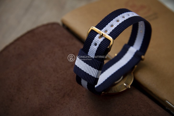 Đồng hồ Daniel Wellington DW00100004 siêu mỏng, dây vải Nato - Ảnh 4