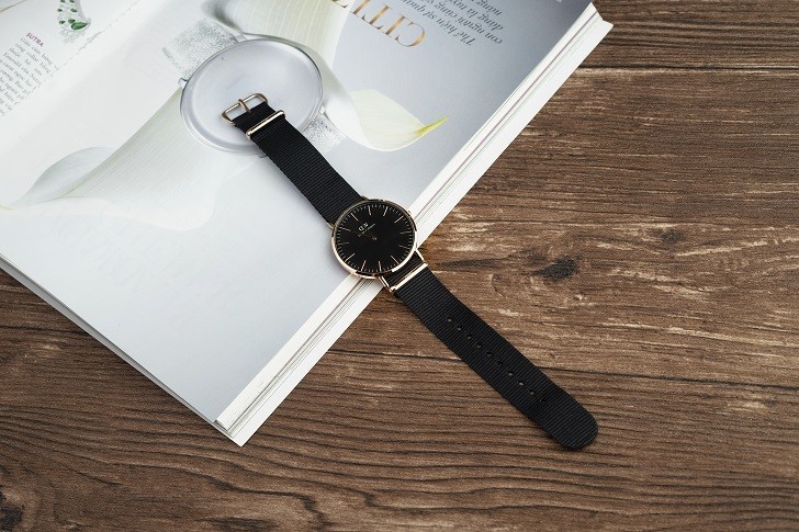 Đồng hồ Daniel Wellington DW00100148 rẻ, thay pin miễn phí - Ảnh 1