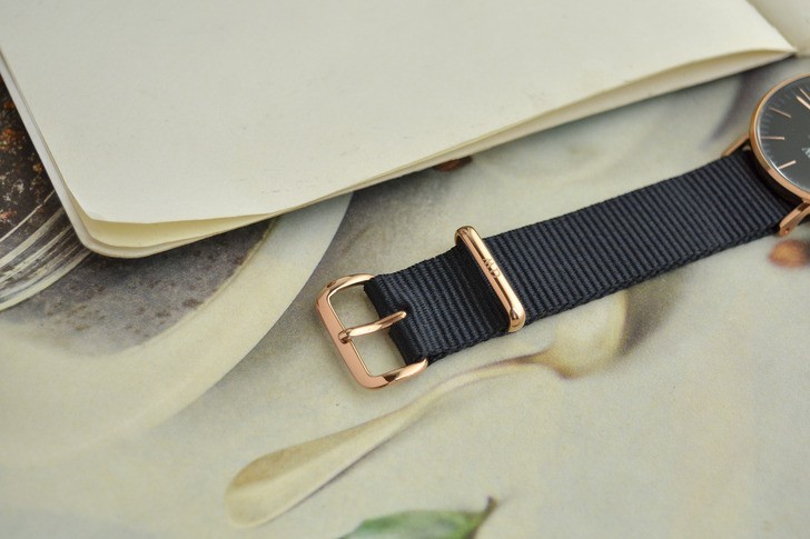 Đồng hồ Daniel Wellington DW00100150 giá rẻ, thay pin free - Ảnh 4