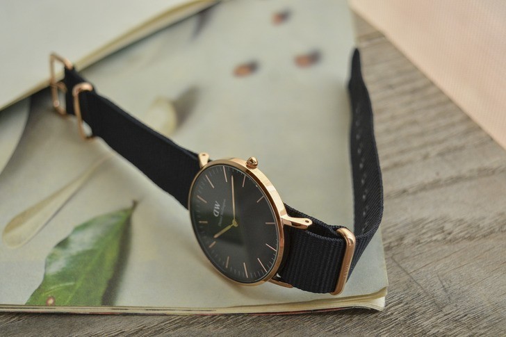 Đồng hồ Daniel Wellington DW00100150 giá rẻ, thay pin free - Ảnh 5