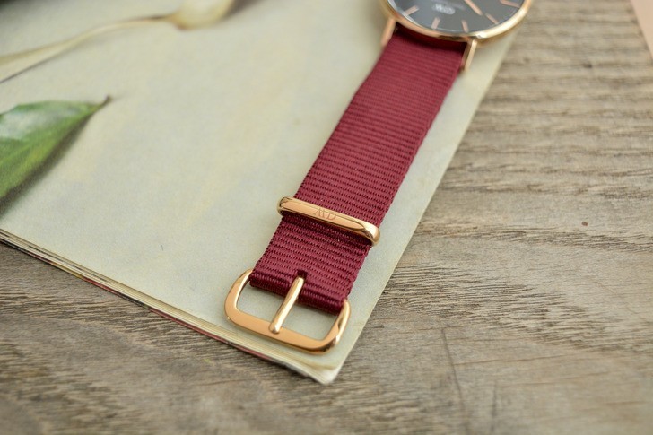 Đồng hồ Daniel Wellington DW00100273 giá rẻ, dây vải Nato - Ảnh 4