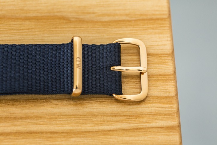 Đồng hồ Daniel Wellington DW00100279 giá rẻ, dây vải Nato - Ảnh 4