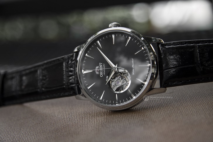 Đồng Hồ Orient FAG02004B0: Lộ Cơ Ấn Tượng Tại Vị Trí 9 Giờ 4