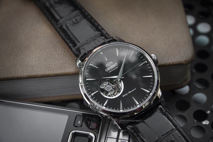 Đồng Hồ Orient FAG02004B0: Lộ Cơ Ấn Tượng Tại Vị Trí 9 Giờ 8