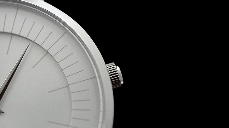 Đồng Hồ Orient FGW0100AW0 Được Hoàn Thiện Bởi Kính Sapphire 2