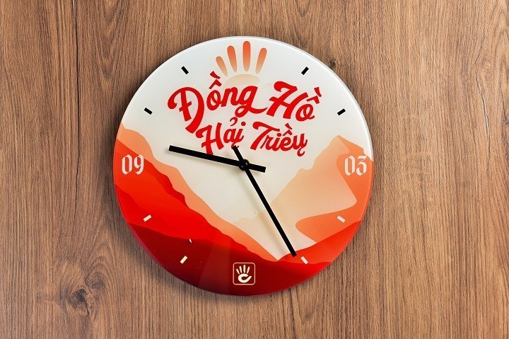 Đồng hồ treo tường trang trí, đẹp, có in logo Hải Triều - Ảnh: 1