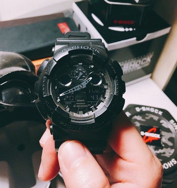 Casio GA-100CF-1ADR: Kỵ sĩ bóng đêm sở hữu nhiều chức năng - Ảnh 1