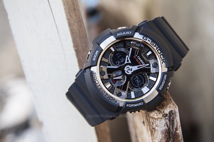 Đồng hồ thể thao G-Shock GA-200-1ADR thoải mái bơi lặn - Ảnh 1