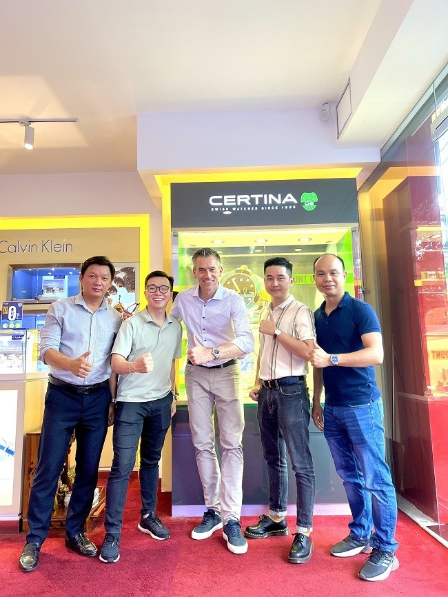 Giám đốc hãng Certina (Thụy Sỹ) đến thăm showroom Hải Triều - ảnh 1