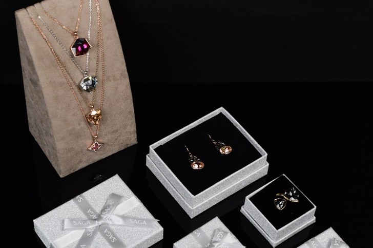 Sức hút dây chuyền Saga 53442 GPWH-XL đính đá pha lê Swarovski - Ảnh 1