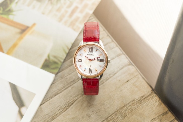 Đồng hồ Seiko SUT370J1 đính đá nổi bật, phối màu trẻ trung - Ảnh 6