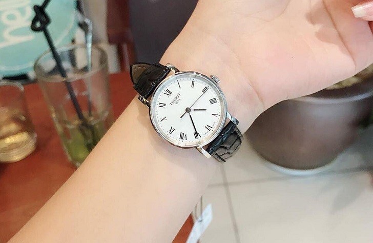 Đồng hồ Tissot T109.210.16.033.00 đạt chuẩn Swiss Made - Ảnh 7
