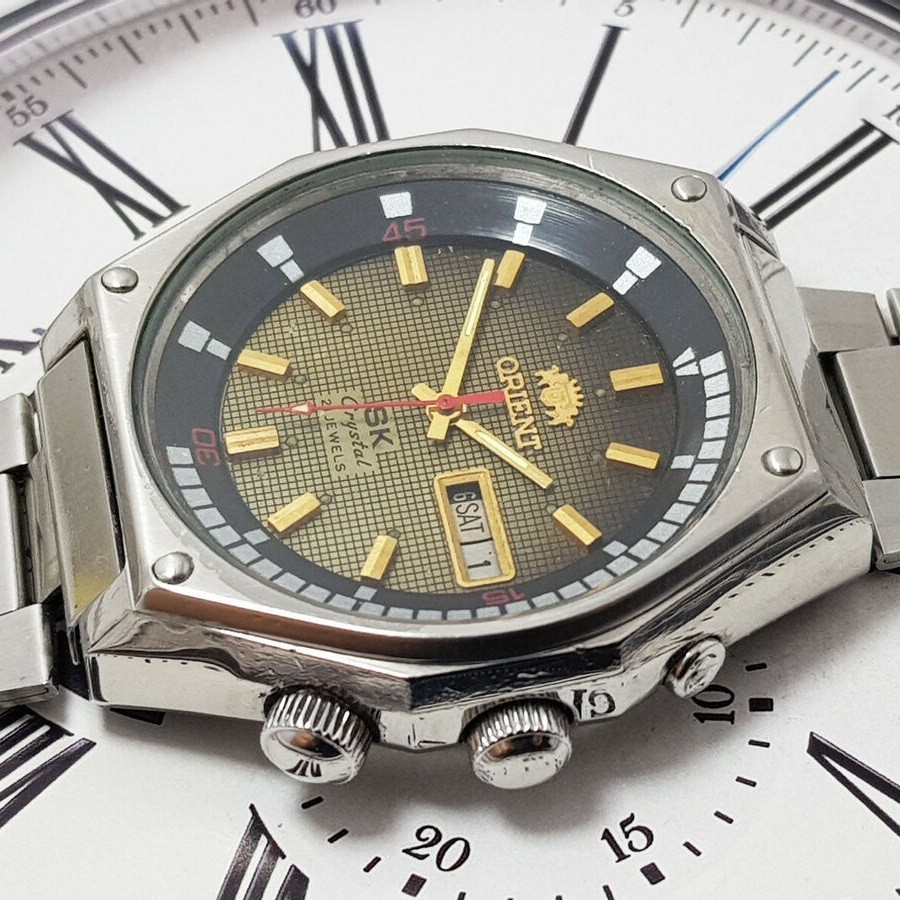 Orient SK 1970 có 3 núm điều chỉnh