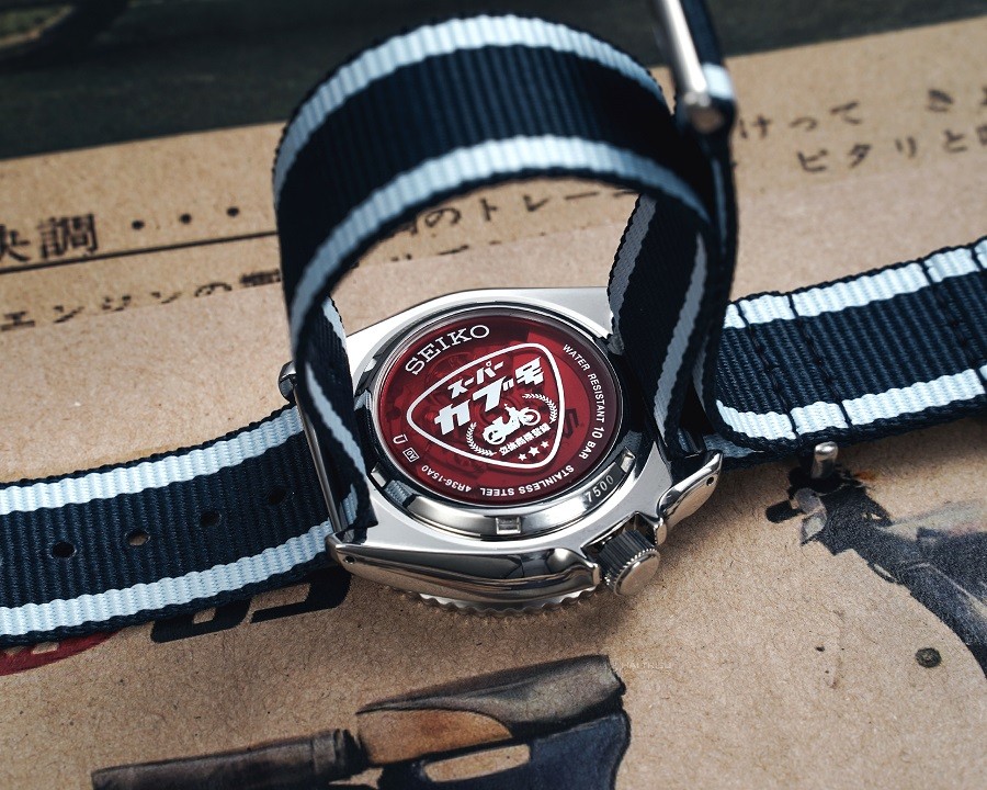 Mặt sau Seiko Super Cub SRPK37