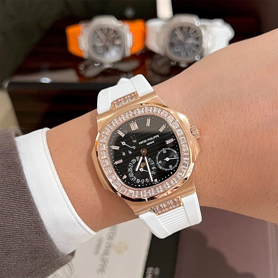Review Patek Philippe Nautilus 5724 có gì đặc biệt, mẫu hot - Ảnh 2