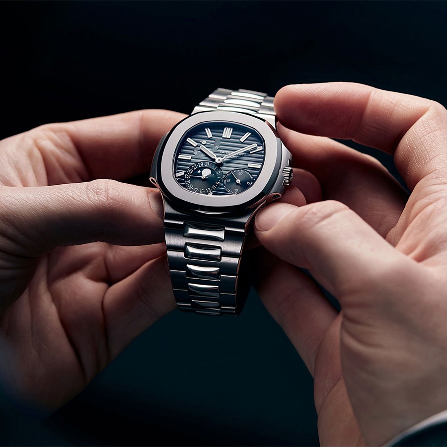 Review Patek Philippe Nautilus 5724 có gì đặc biệt, mẫu hot - Ảnh 9