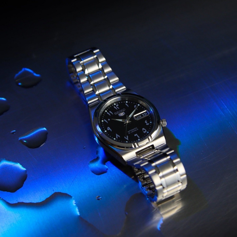 Bề ngoài của Seiko SRPD73K1 bền bỉ, hoàn thiện cao