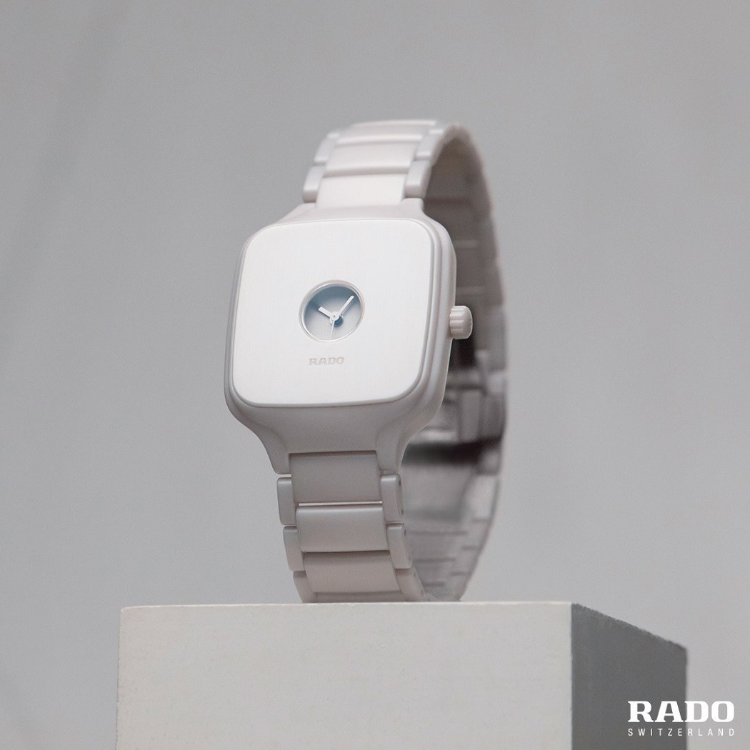 Phiên bản Rado có bộ vỏ làm từ Titanium siêu nhẹ và bền bỉ
