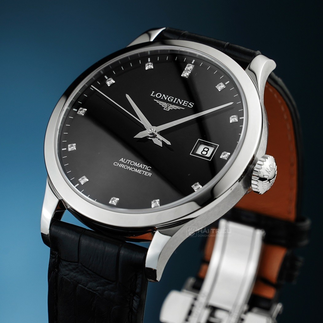 Dòng chữ "Swiss Made" danh giá trên mặt số đồng hồ Thụy Sỹ chính hãng