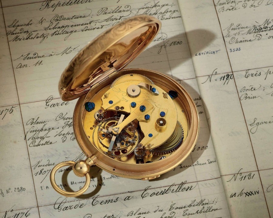 đồng hồ tourbillon là gì