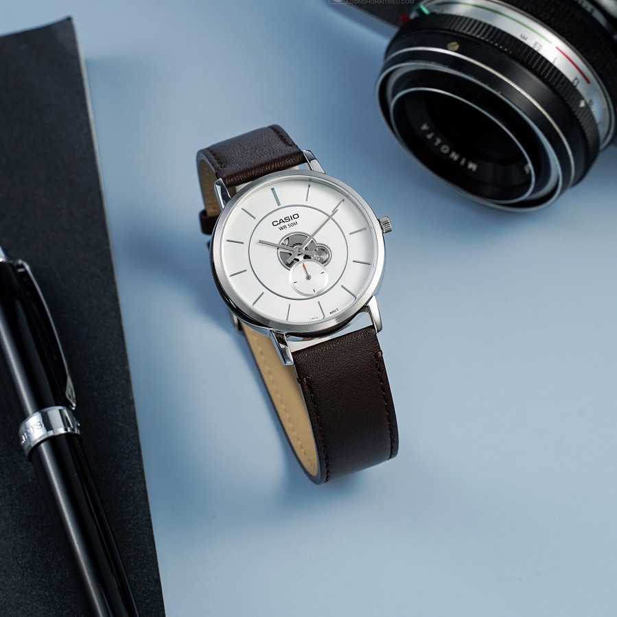 Máy Quartz và Tough Movement là hai loại máy thường xuyên xuất hiện trên đồng hồ Casio.