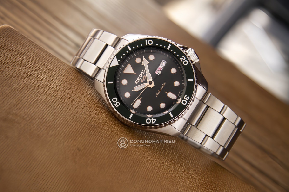 Review đồng hồ Seiko 5 Sports SRPD63K1