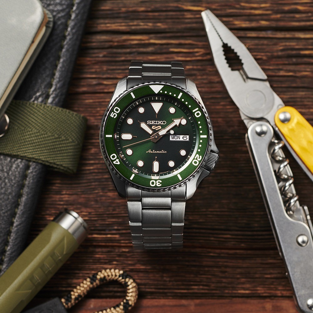 Review đồng hồ Seiko 5 Sports SRPD63K1