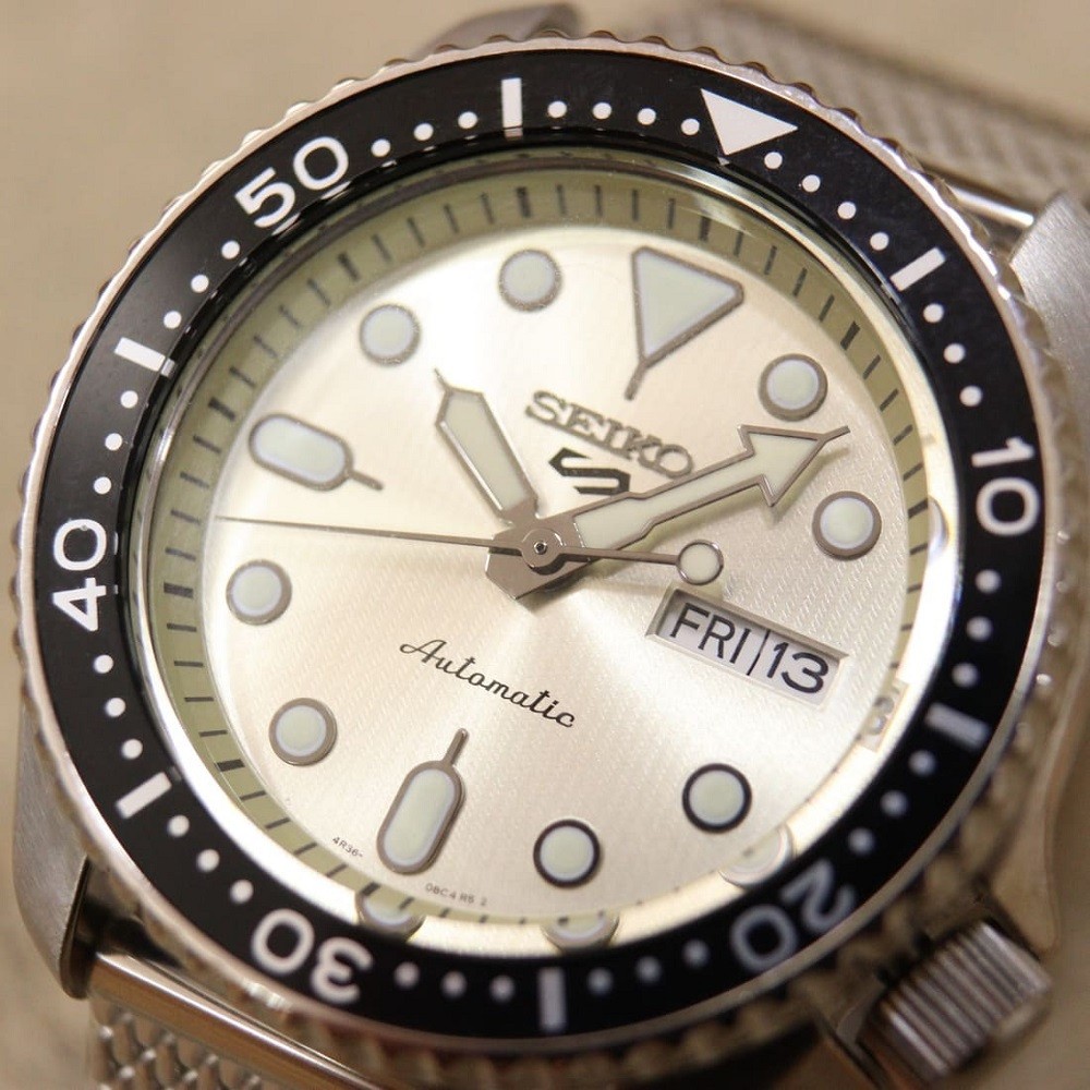 Review Đồng hồ Seiko 5 Sport SRPE75K1