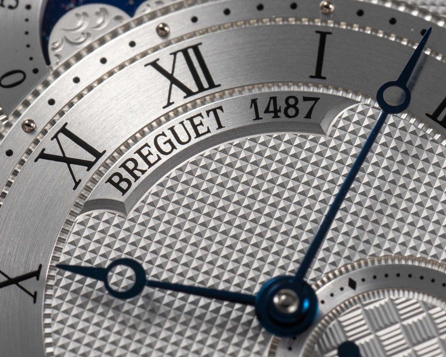 Họa tiết Clous De Paris Guilloché trên đồng hồ Breguet
