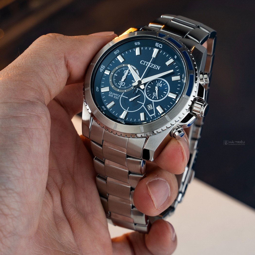 Phiên bản Citizen Quartz chống nước 10ATM bơi lội thoải mái