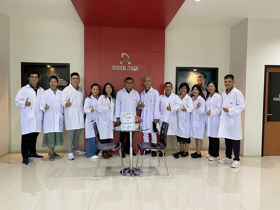 Kính Hải Triều tham quan nhà máy Rodenstock