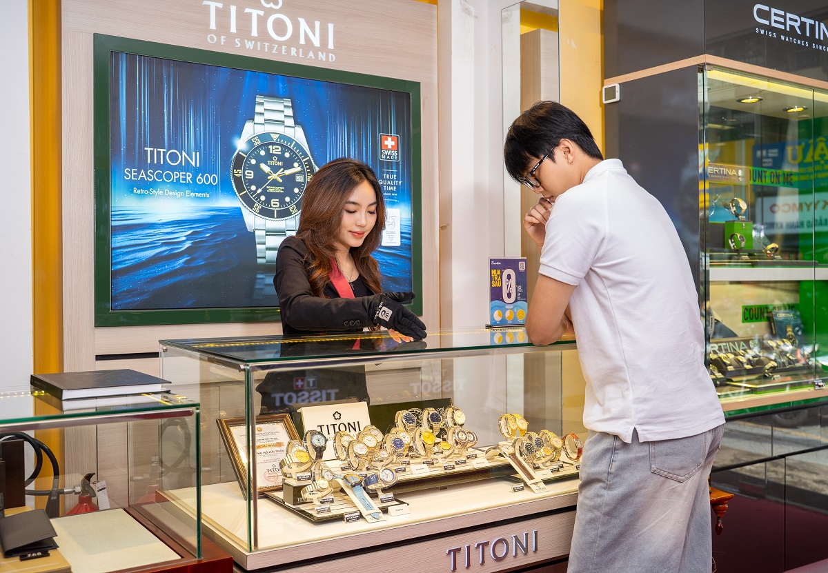 Không gian trưng bày của thương hiệu Titoni