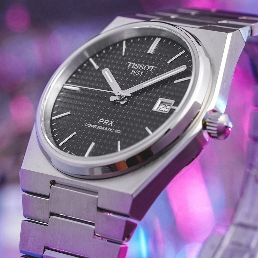 Tissot PRX với mặt số đa dạng màu sắc và thiết kế hiện đại đã thu hút nhiều đối tượng người tiêu dùng