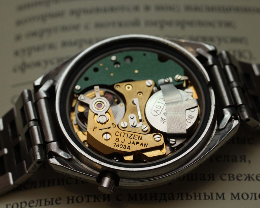 Citizen Cosmotron - đồng hồ sử dụng công nghệ kết hợp mạch pin mới với bộ cân bằng và dây tóc thông thường - ảnh 2