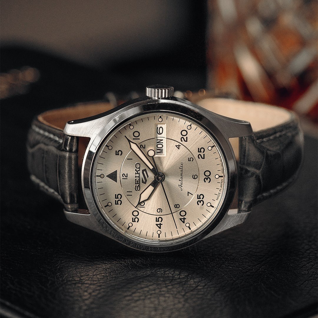 Review đồng hồ Seiko 5 Sports Field SRPJ87K1