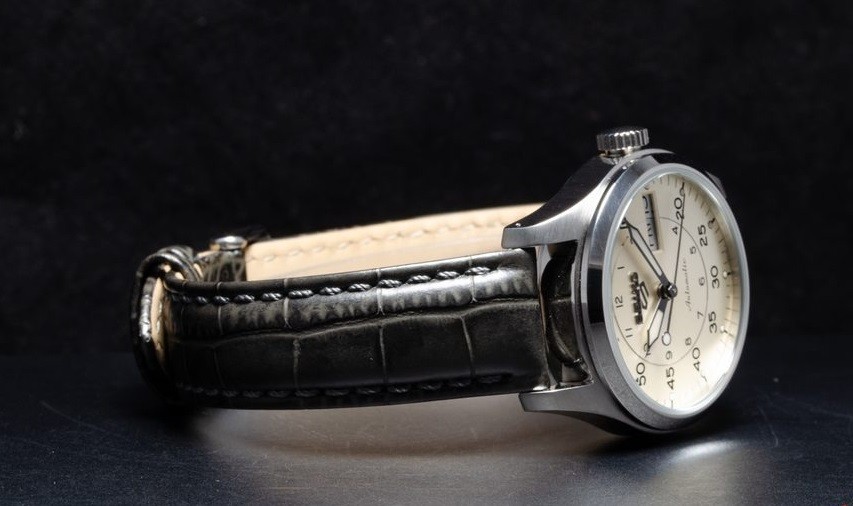 Review đồng hồ Seiko 5 Sports Field SRPJ87K1
