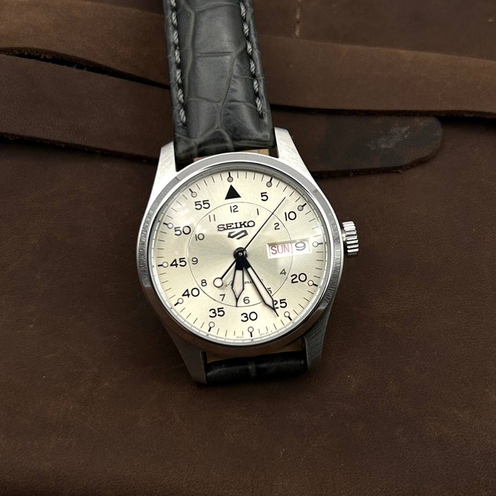 Review đồng hồ Seiko 5 Sports Field SRPJ87K1