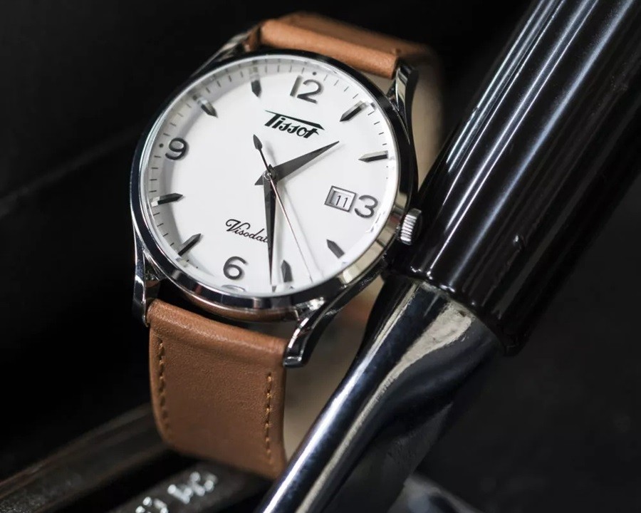 Giải mã đồng hồ Tissot Visodate Quartz và review chi tiết