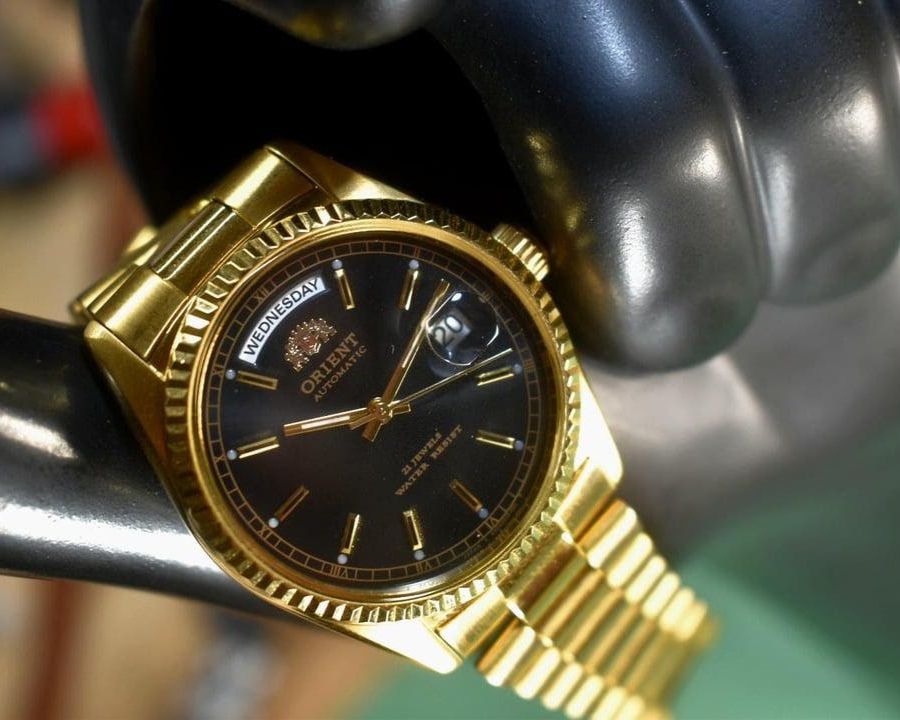 Kiểu dây President bằng kim loại thể hiện sự mạnh mẽ của đồng hồ Orient Day Date - hình 2