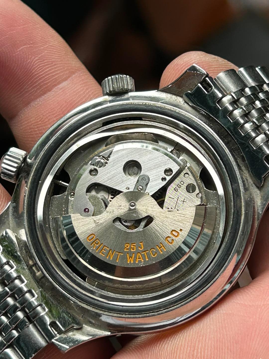 Bộ máy Cal 660 hệ thống lên dây cót tự động bằng cách áp dụng thiết kế của Pellaton phát triển vào 1950 và được IWC sử dụng - ảnh 5